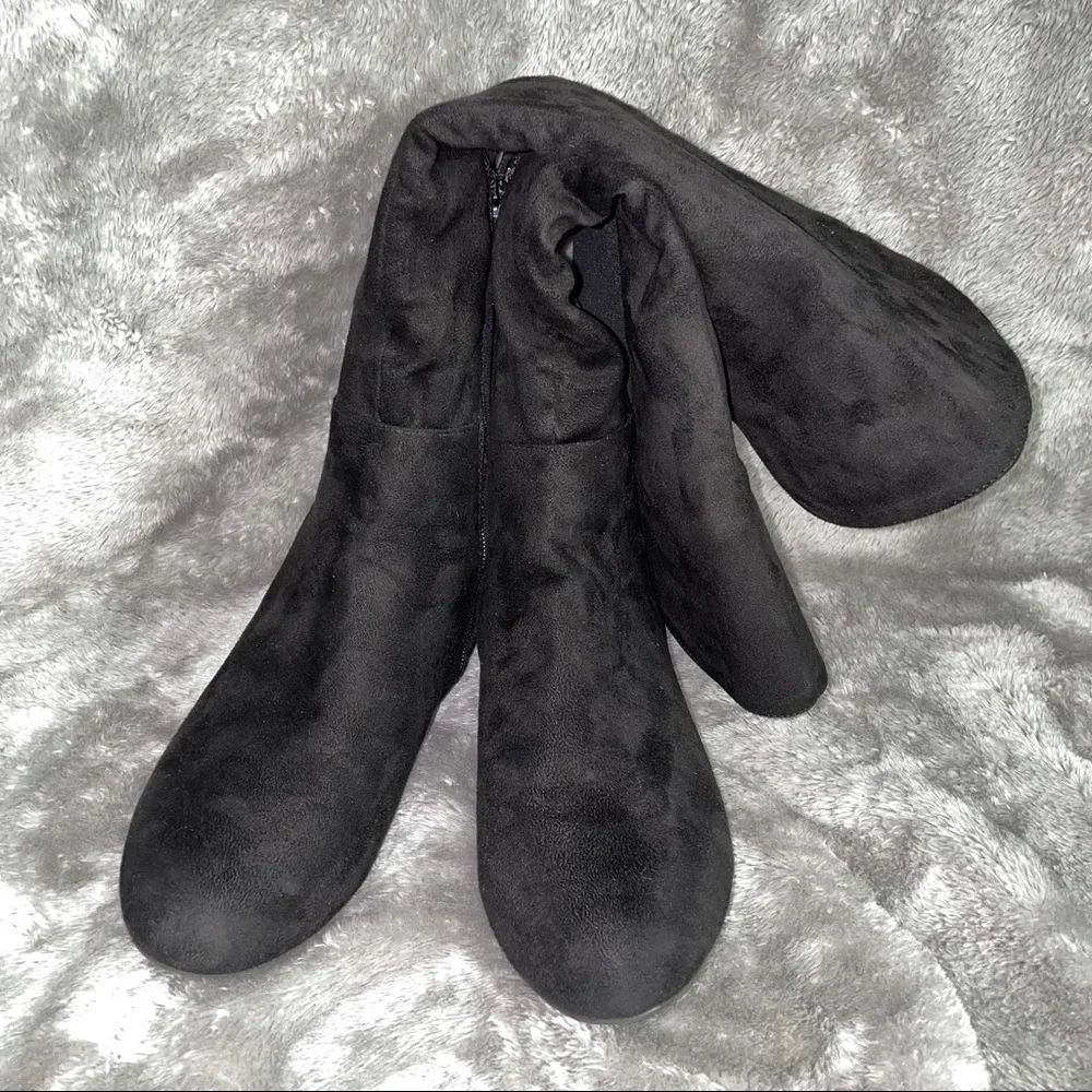 Wild Diva Black Faux Suede Over-The-Knee Boots Size 7 Flat Slouchy OTK Boots